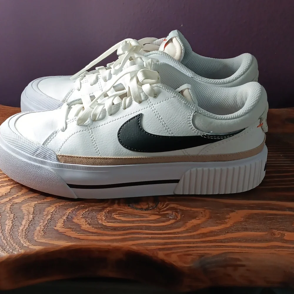 Nike Court Legacy Left White and Black Sneakers - Picture 3 of 11